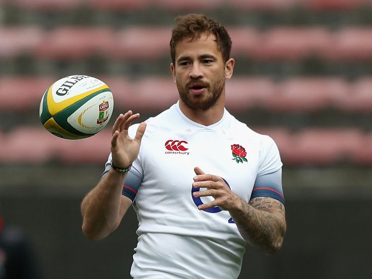 CAPE TOWN, SOUTH AFRICA - JUNE 22: Danny Cipriani catches the ball during the England captain&#39;s run at Newlands Stadium on June 22, 2018 in Cape Town, South Africa. (Photo by David Rogers/Getty Images)
