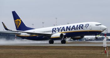Ryanair trims winter plans, sees full service in autumn 2021