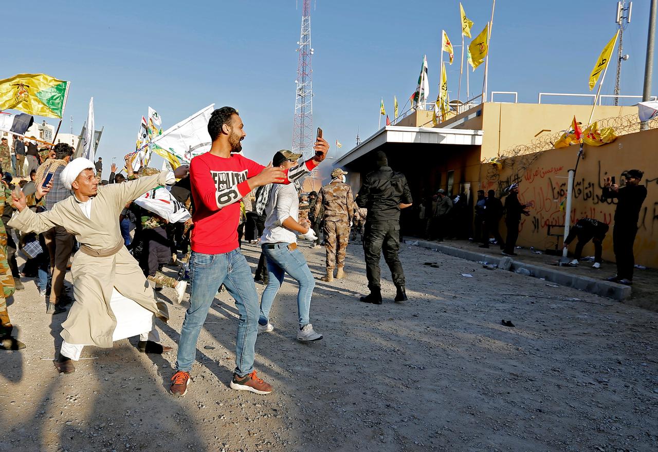 Iraqi Protesters Attack Us Embassy U S Troops Inside Baghdad Embassy Loveworld Uk