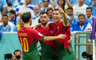 FERNANDES DOUBLE SENDS PORTUGAL TO LAST 16 – Portugal beat Uruguay 2-0